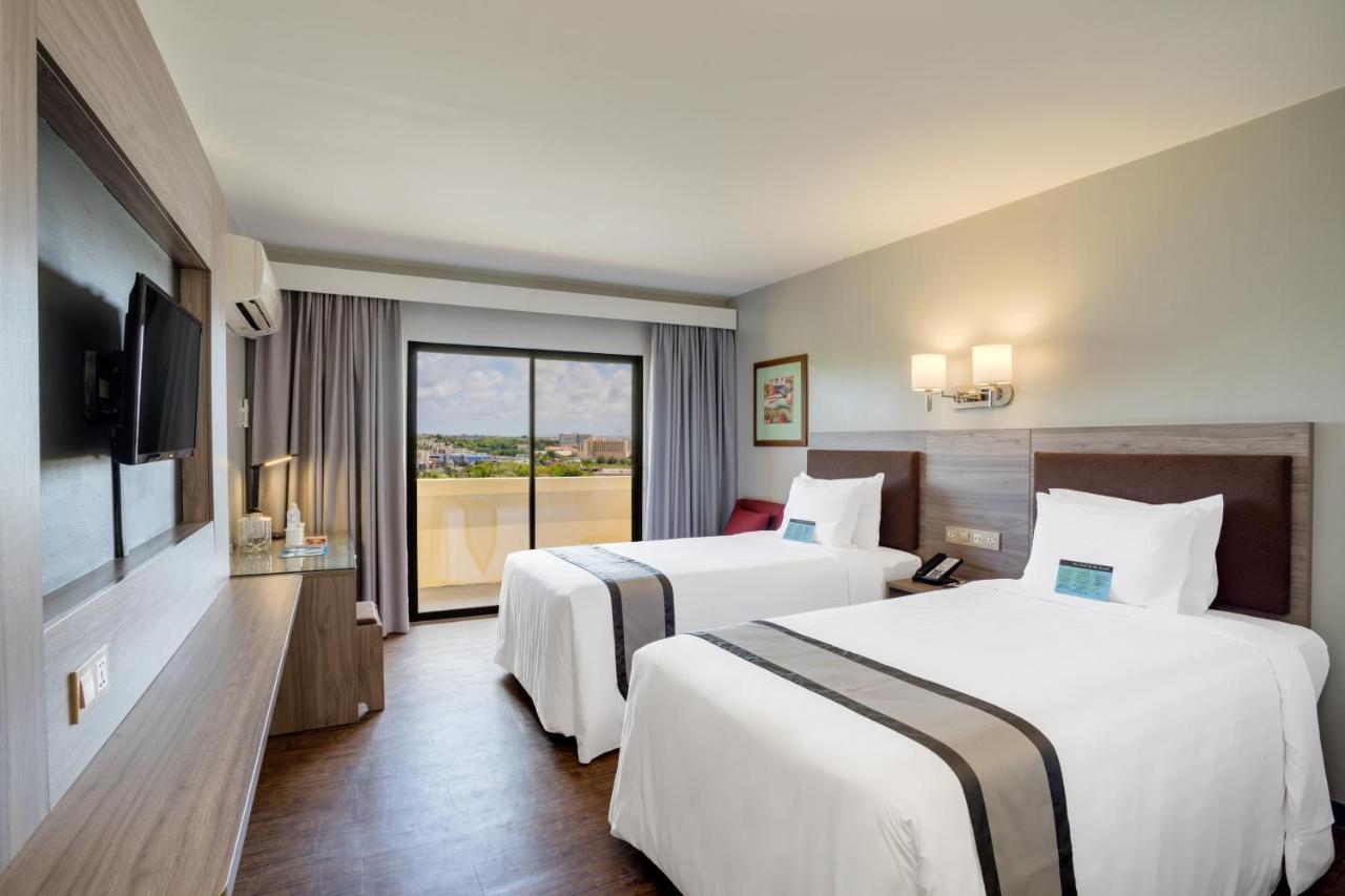 טומון Guam Plaza Resort מראה חיצוני תמונה