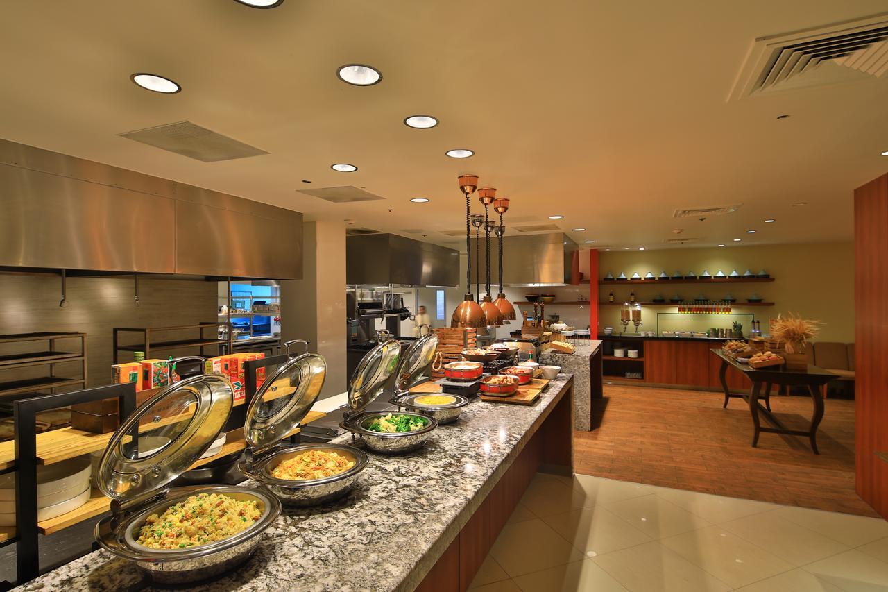טומון Guam Plaza Resort מראה חיצוני תמונה